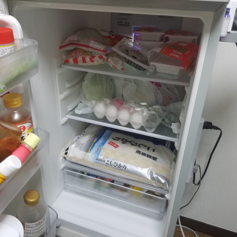 冷蔵庫の中の米袋